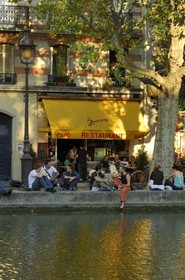 France, Paris, canal Saint-Martin, bistro on the quai de Jemmapes