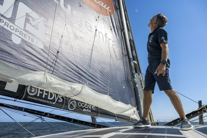 France, Vendée (85), Les-Sables-d'Olonne, le skipper Manuel Cousin en entrainement sur son voilier monocoque de 60 pieds IMOCA Coup de Pouce