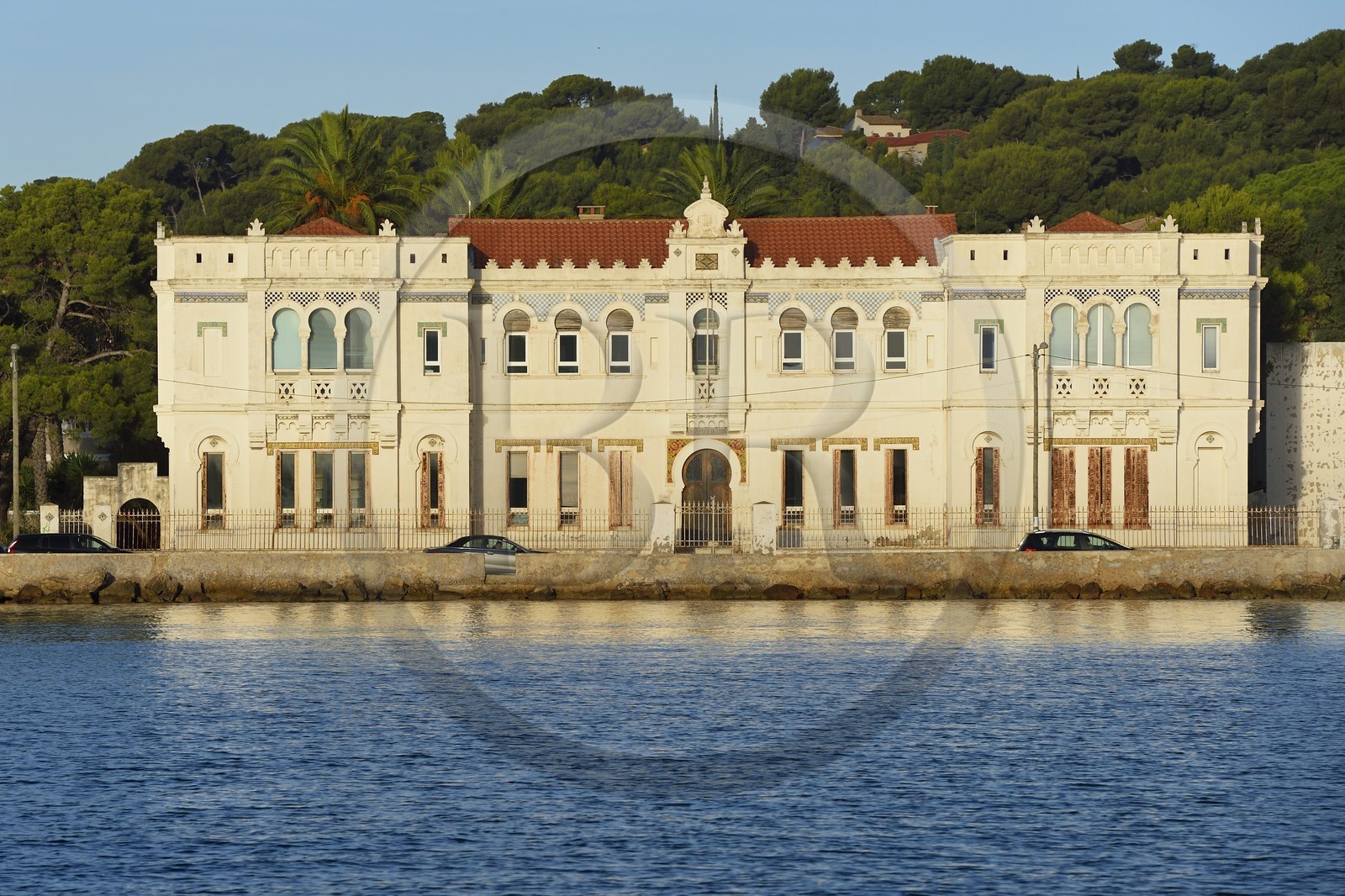 France, Var (83), la rade de Toulon, La Seyne-sur-Mer, quartier de Tamaris, l'institut Michel Pacha (ex institut de biologie marine de l'Université de Lyon) de style orientaliste