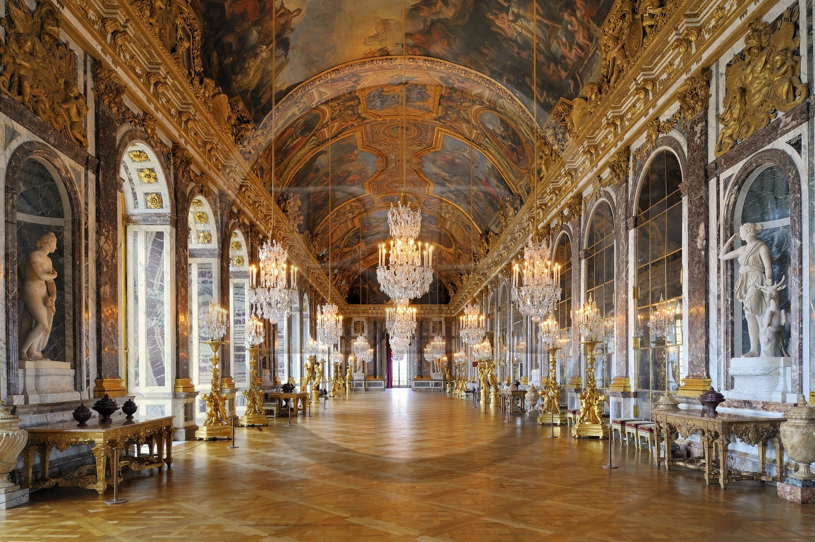 France, Yvelines, Chateau de Versailles, listed as World Heritage by UNESCO, Galerie des Glaces (Hall of Mirrors), length 73m and width 10,50m, with 17 windows and 357 mirrors, architect Jules Hardouin Mansart (1678-1684)