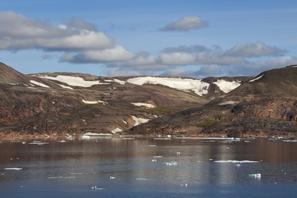 Groenland, cote Nord-Ouest, Smith sound au nord de la baie de Baffin, Inglefield Land, site de Etah dans le Foulke fjord, campement inuit aujourd'hui abandonné qui servit de base à plusieurs expéditions polaires