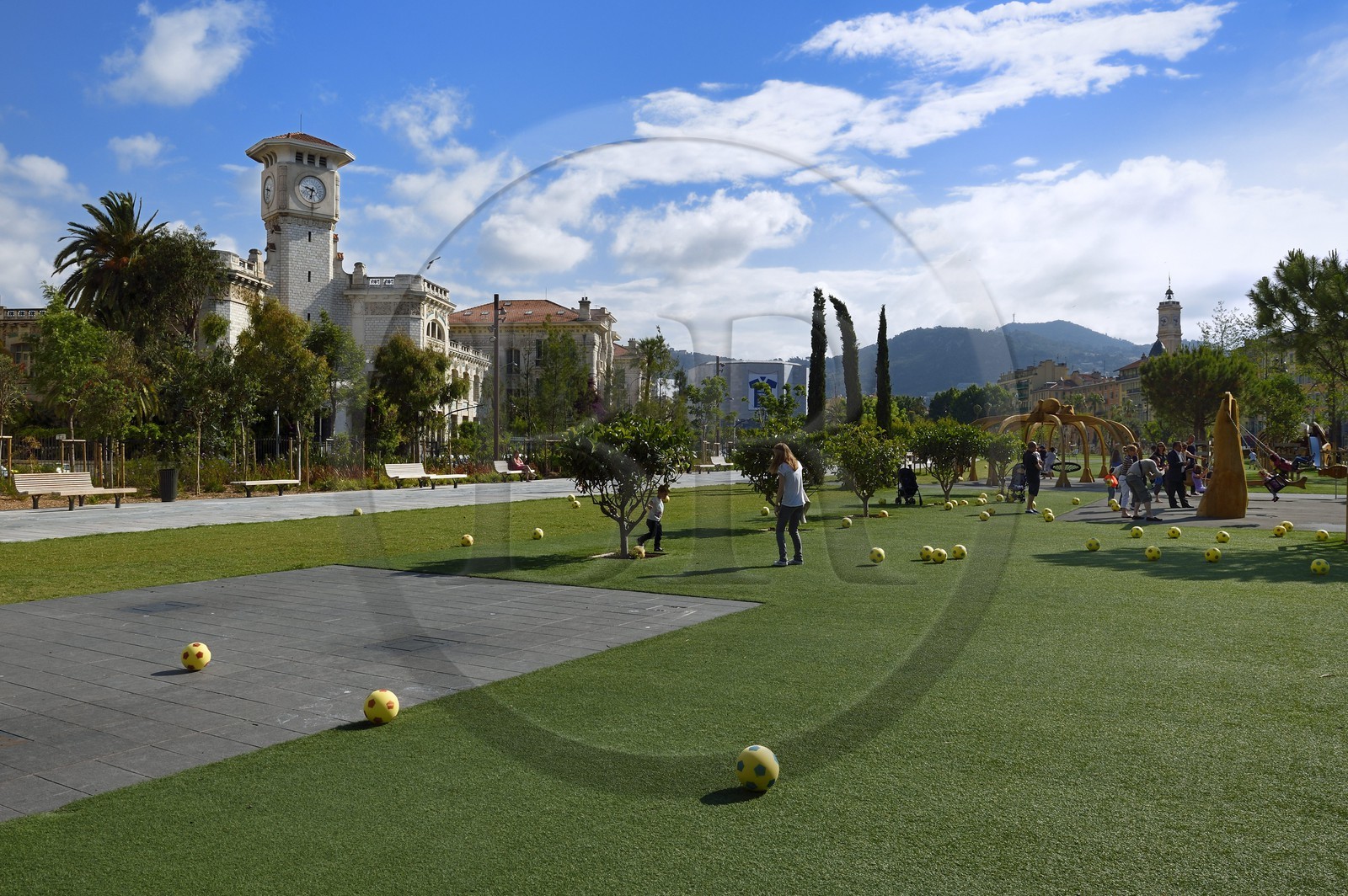 France, Alpes-Maritimes (06), Nice, la Promenade du Paillon, aire de jeux d'enfants