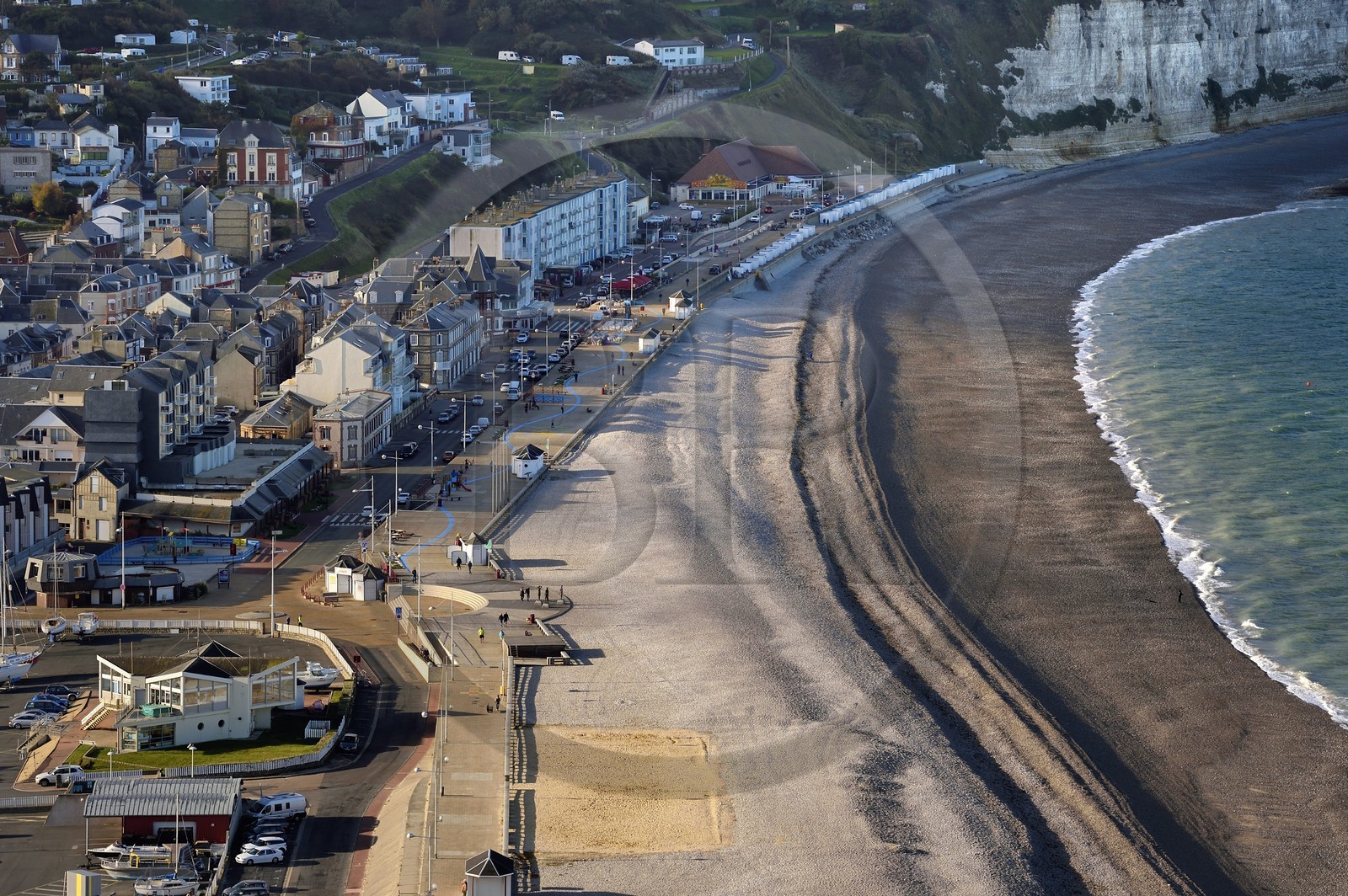 France, Seine-Maritime (76), Pays de Caux, Côte d'Albâtre, Fécamp, le front de mer et la plage de galets