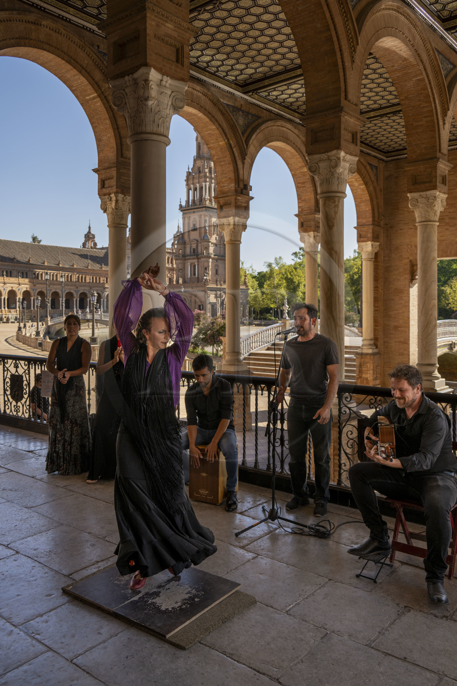 Espagne, Andalousie, Séville, Parque de Maria Luisa, Plaza de Espana (Place d'Espagne) construite par l'architecte Anibal Gonzalez pour l'Exposition ibéro-américaine de 1929, spectacle de danse flamenco