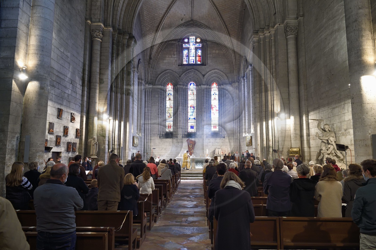 France, Dordogne (24), Brantôme, l'abbaye bénédictine Saint-Pierre de Brantôme, messe dominicale dans l'ancienne église abbatiale
