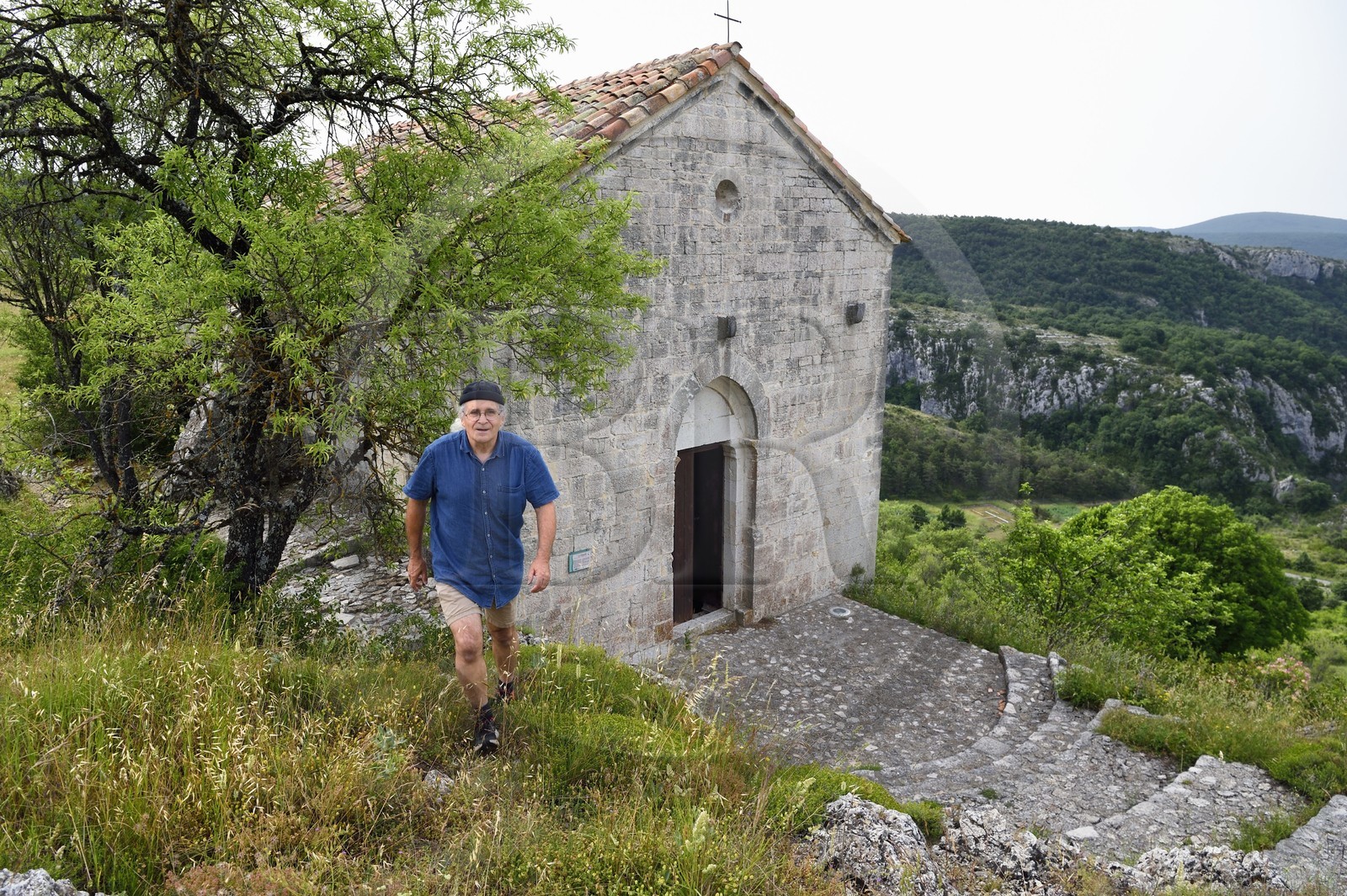 France, Var (83), Dracénie, Comps-sur-Artuby, la chapelle Saint-Jean-Baptiste, Paul Amoros auteur de plusieurs ouvrages sur les Templiers