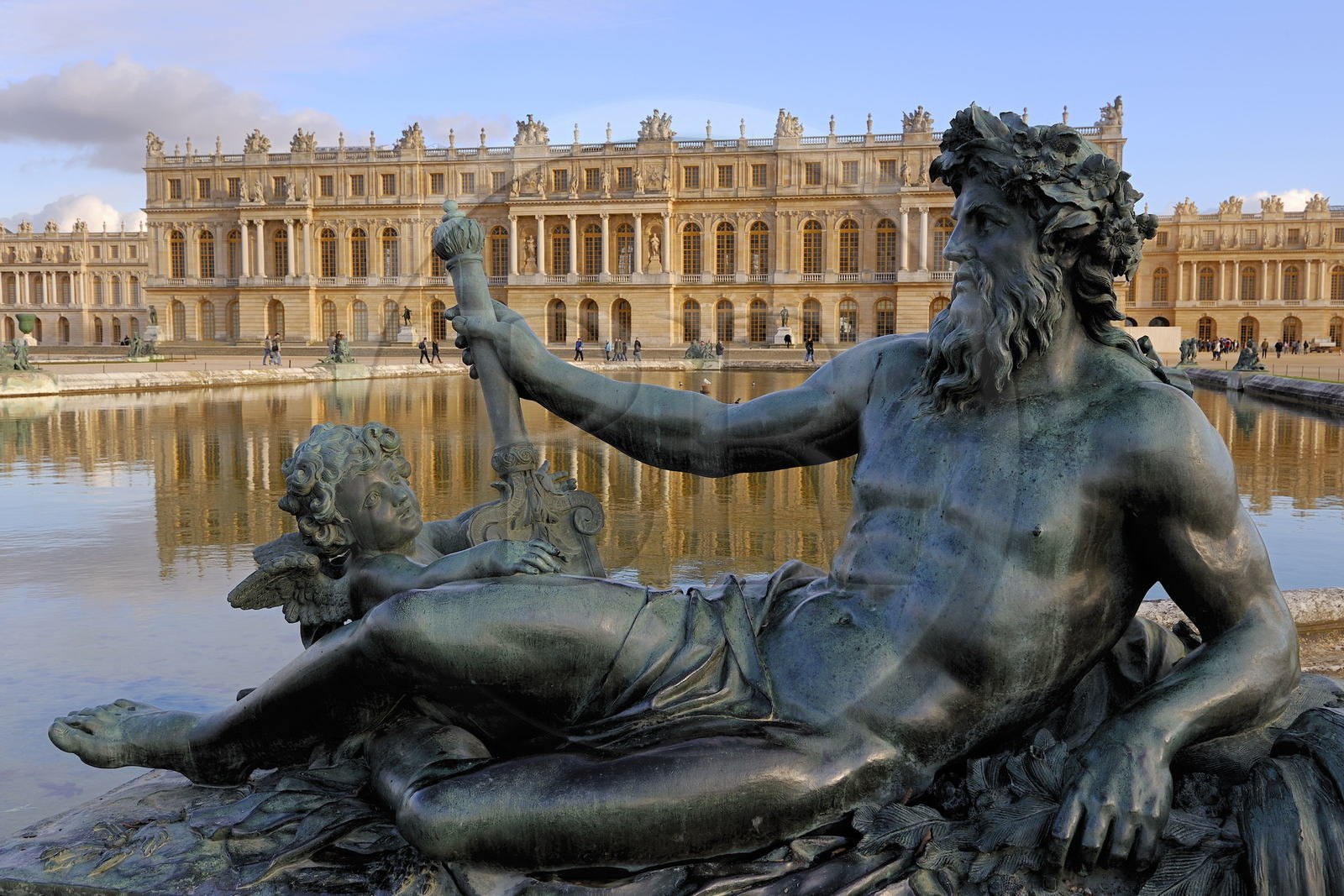 France, Yvelines (78), parc du château de Versailles, classé Patrimoine Mondial de l'UNESCO, Parterre d'eau, statue représentant un fleuve français