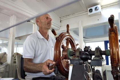 France, Bouches-du-Rhône (13), Marseille, Le Vieux Port, Christian Infossi pilote du Ferry Boat qui traverse le port
