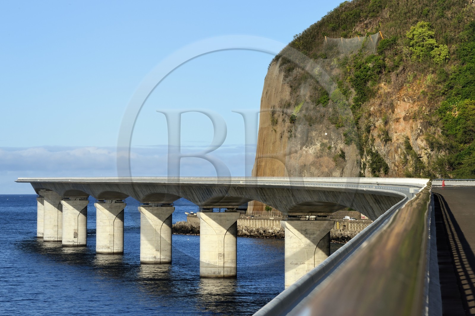 France, Ile de la Reunion, La Possession, la Nouvelle Route du Littoral (NRL), viaduc maritime long de 5,4 km entre la capitale Saint-Denis et le principal port de commerce à l’Ouest