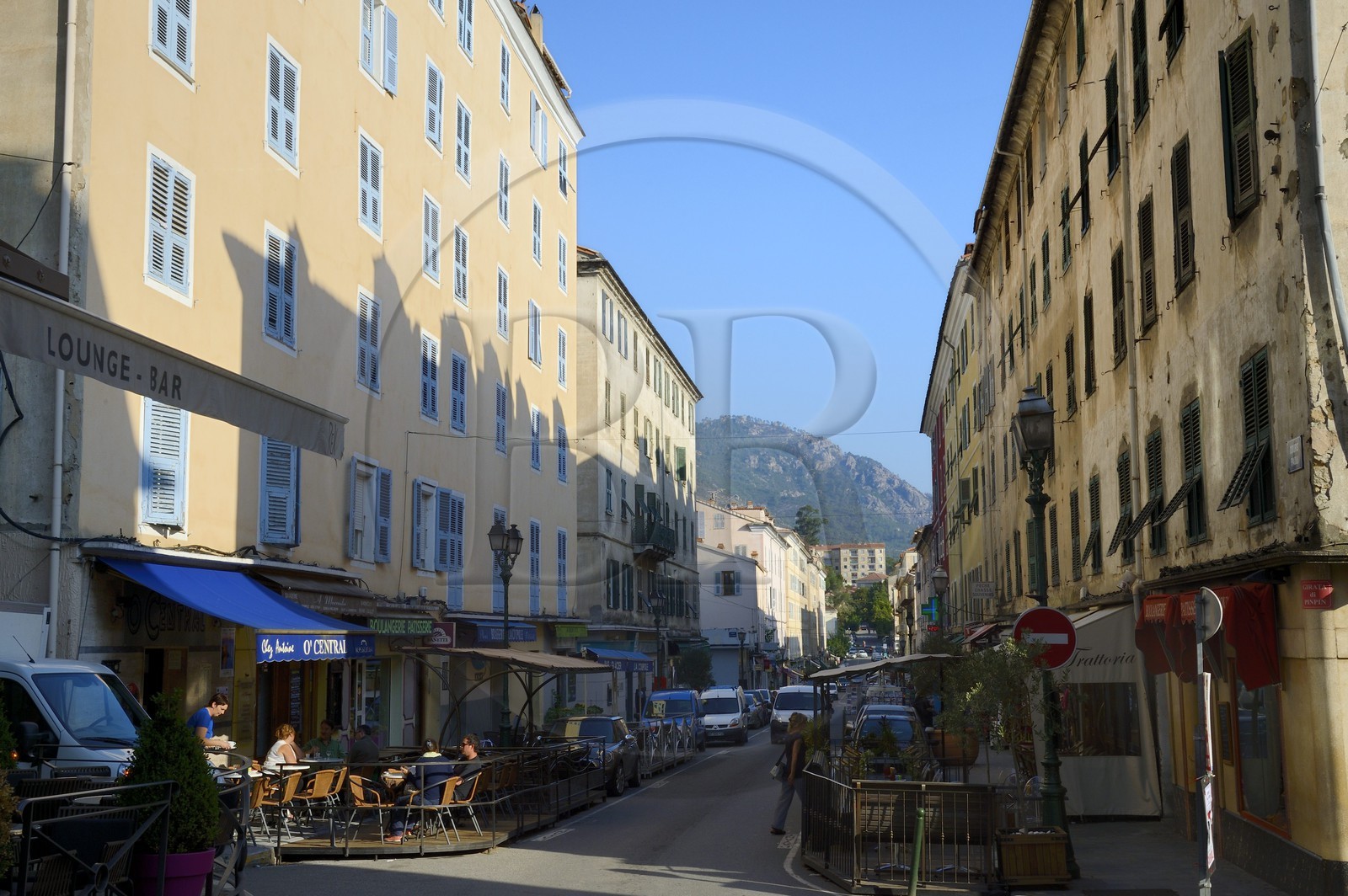 France, Haute-Corse (2B), Corte, le cours Paoli est le principal axe de la ville