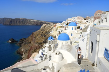 Grèce, Les Cyclades, mer Égée, île de Santorin (Thira ou Théra), le village de Oia qui surplombe la Caldera