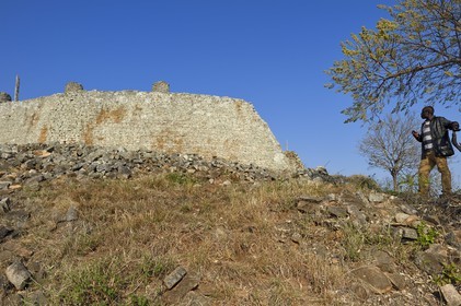Zimbabwe, province de Masvingo, les ruines du site archéologique du Grand Zimbabwe, classé Patrimoine Mondial de l'UNESCO, Xème au XVème siècle, les Ruines de la colline (Hill Complex), muraille extérieure de l'enclos occidental
