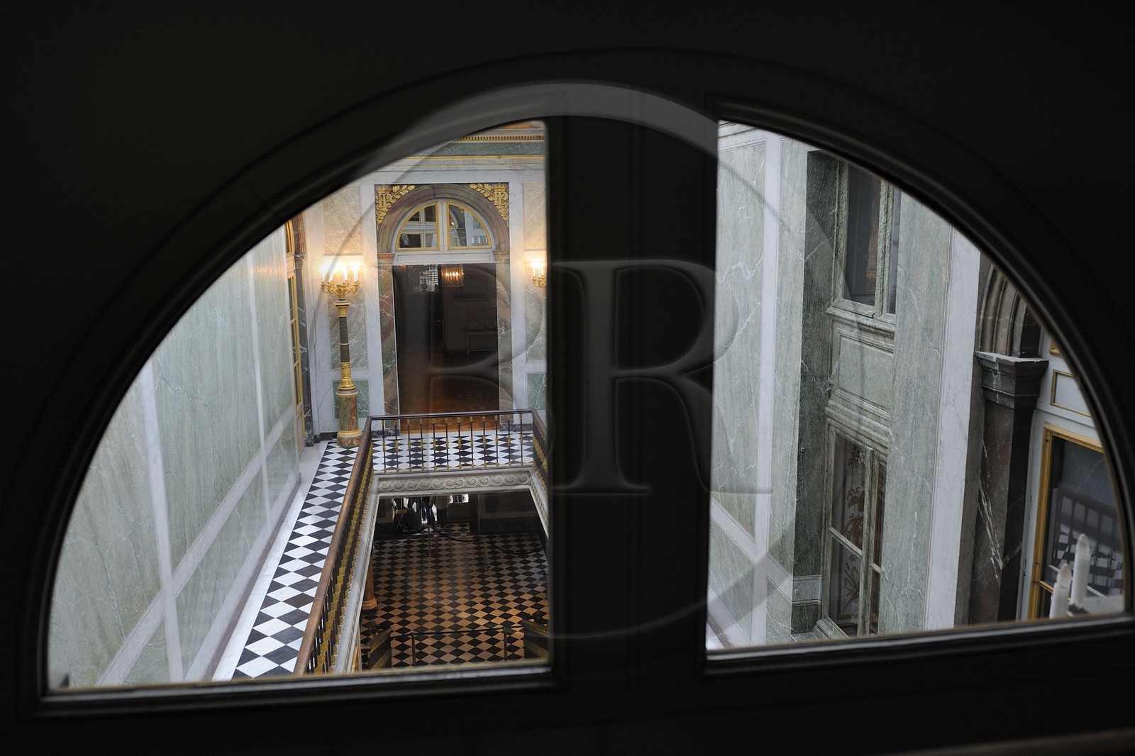 France, Yvelines (78), château de Versailles, classé Patrimoine Mondial de l'UNESCO, appartement du Roi, escalier Louis-Philippe