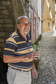 France, Drôme (26), parc naturel régional des Baronnies provençales, Montbrun-les-Bains, labellisé Les Plus Beaux Villages de France, Gérard Chappon, maire adjoint de la commune et historien amateur
