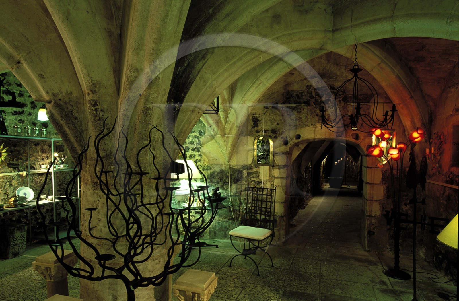 France, Eure (27), Conche-sur-Ouche, le magasin Le Saint-Jacques dans des salles souterraines du Moyen-âge