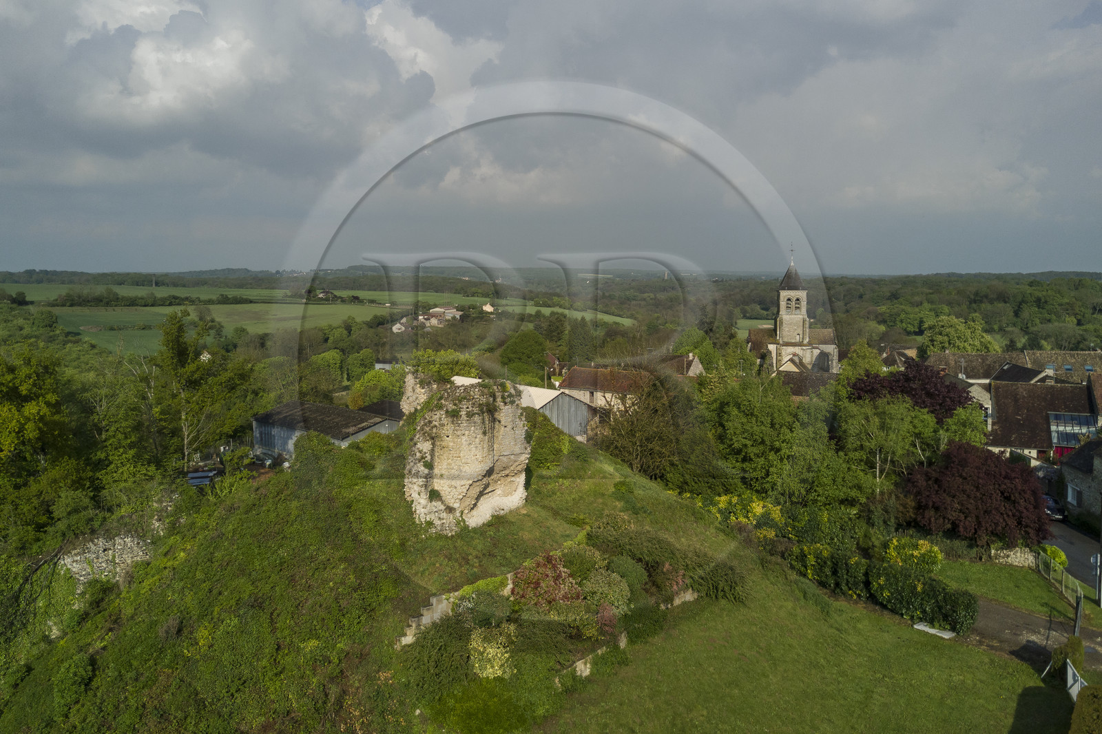 France, Yvelines (78), Montchauvet, ruines du donjon du chateau construit en 1136 par Amaury de Montfort et l'