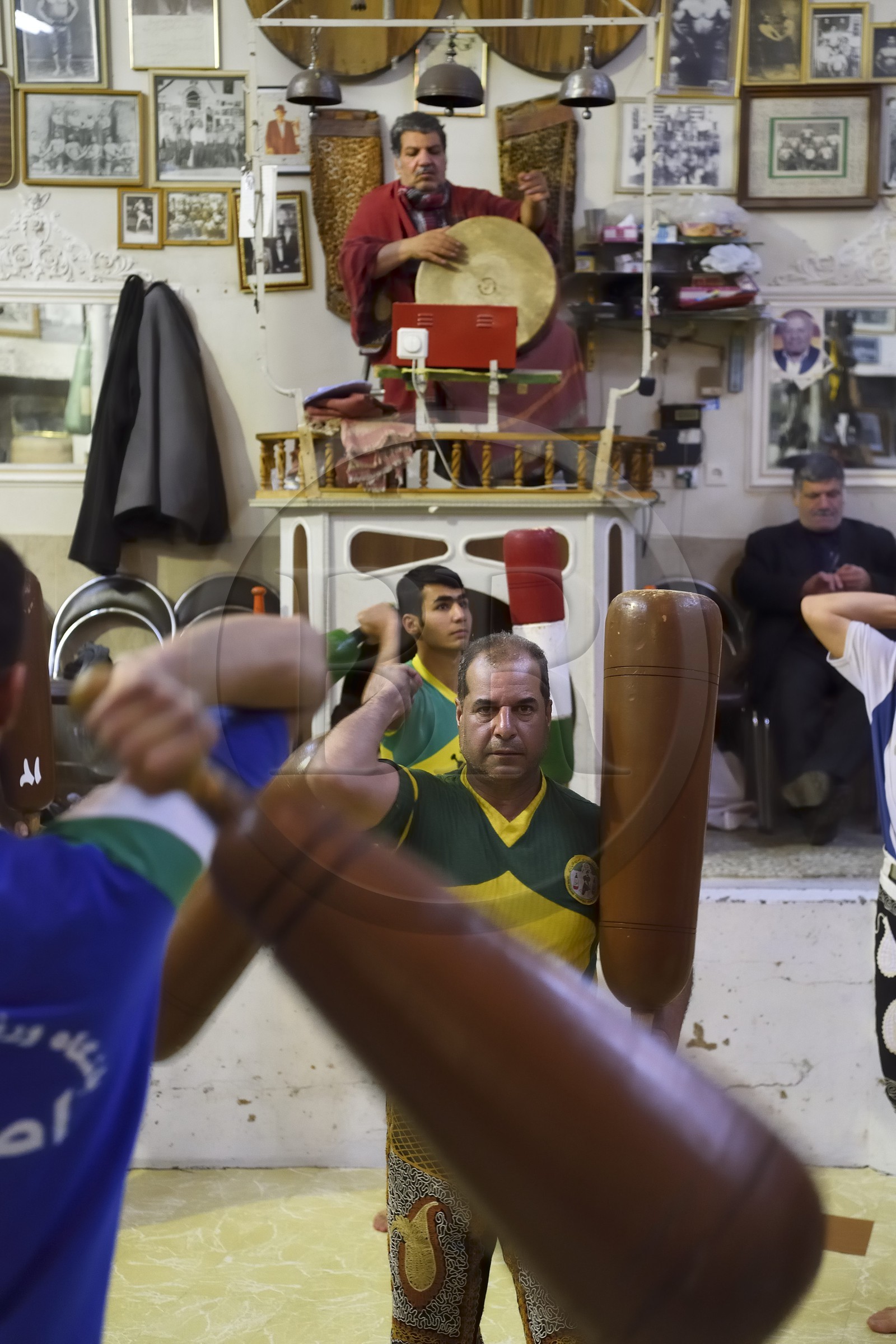 Iran, province d'Ispahan, Ispahan, maison de la force (Zurkhaneh) où est pratiqué le sport national traditionnel iranien appelé Varzesh-e Pahlavani