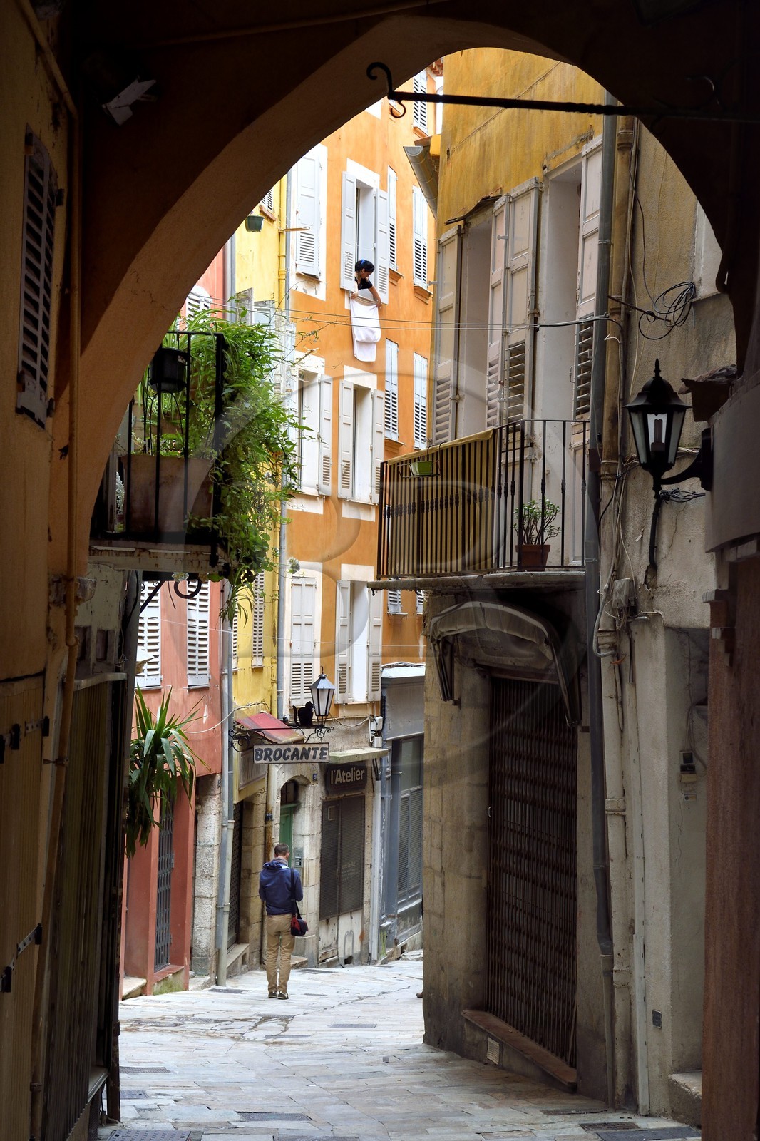 France, Alpes-Maritimes, Grasse, street in the old city