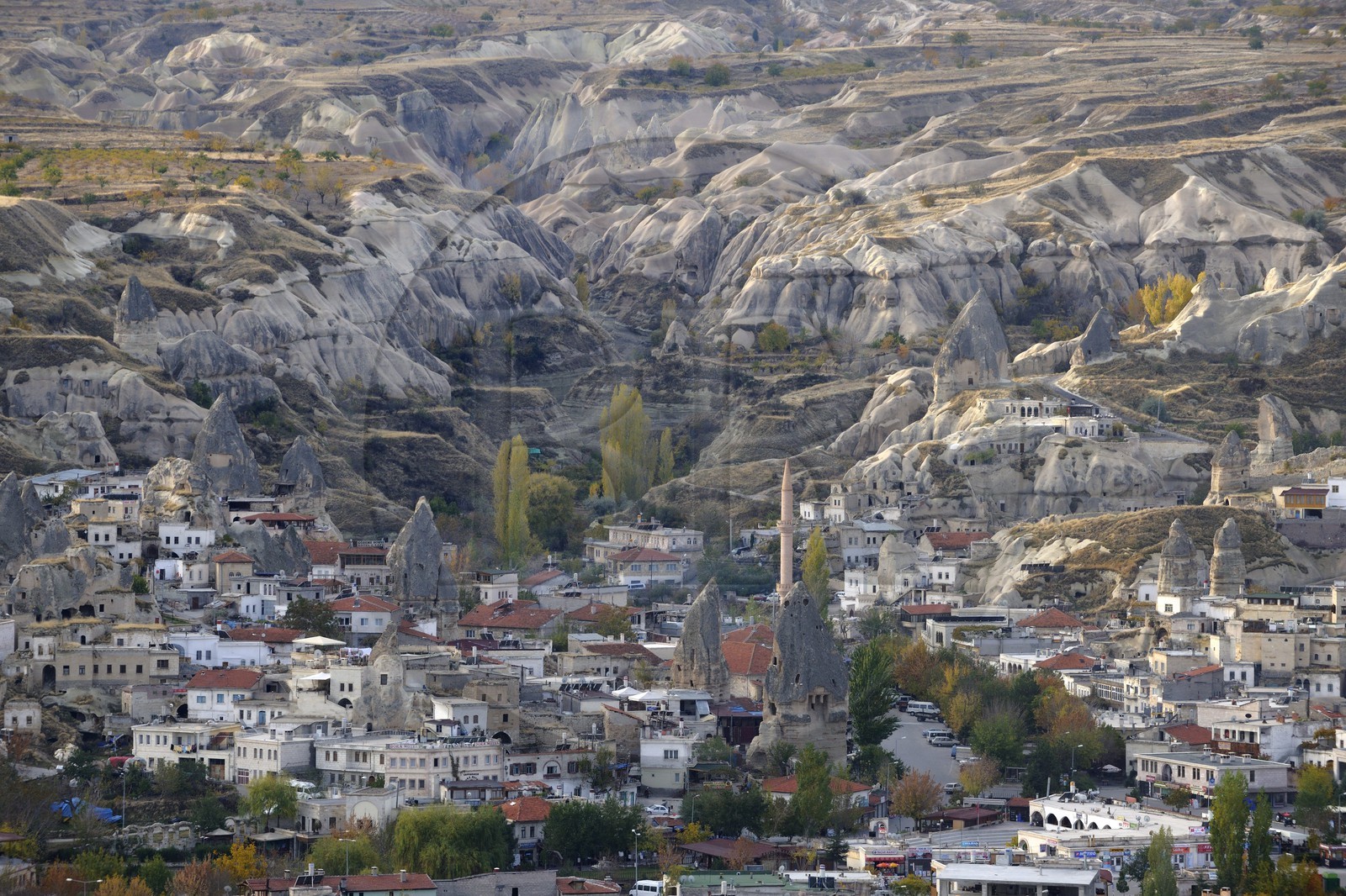 Turquie, Anatolie Centrale, province de Nevsehir, Cappadoce classée Patrimoine Mondial de l'UNESCO, le village de Göreme (vue aérienne)