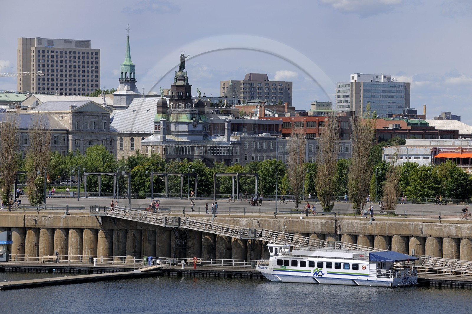 Canada, province de Québec, Montréal, quartier du Vieux-Montréal, la ville depuis le Vieux-Port