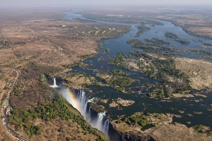 Zimbabwe, province de Matabeleland septentrional, fleuve Zambèze, les Chutes Victoria, classées Patrimoine Mondial de l'UNESCO (vue aérienne)
