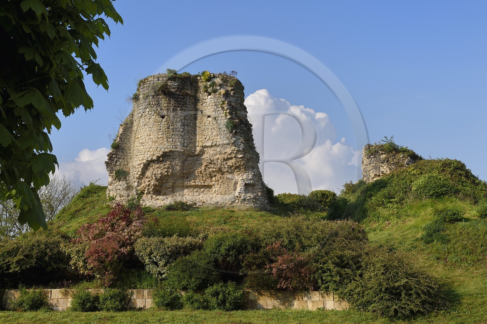 France, Yvelines, Montchauvet, ruins of the castle dungeon built in 1136 by Amaury de Montfort