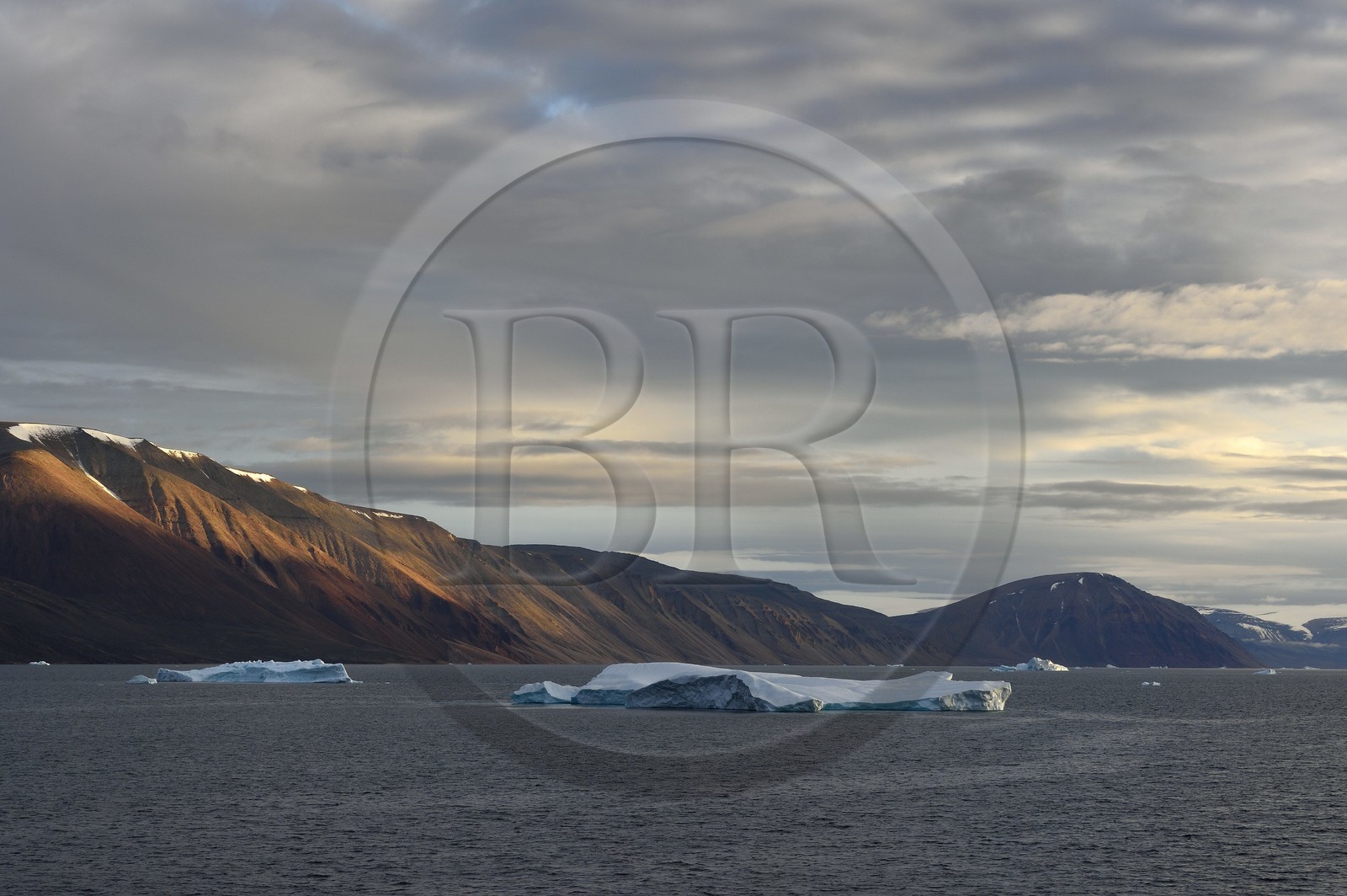 Groenland, cote Nord-Ouest, mer de Baffin, iceberg dans Inglefield Fjord vers Qaanaaq