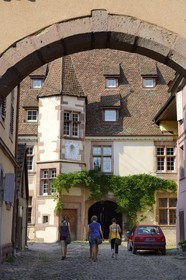 France, Haut-Rhin (68), Riquewihr, labellisé Les Plus Beaux Villages de France, Cour des nobles de Berckheim