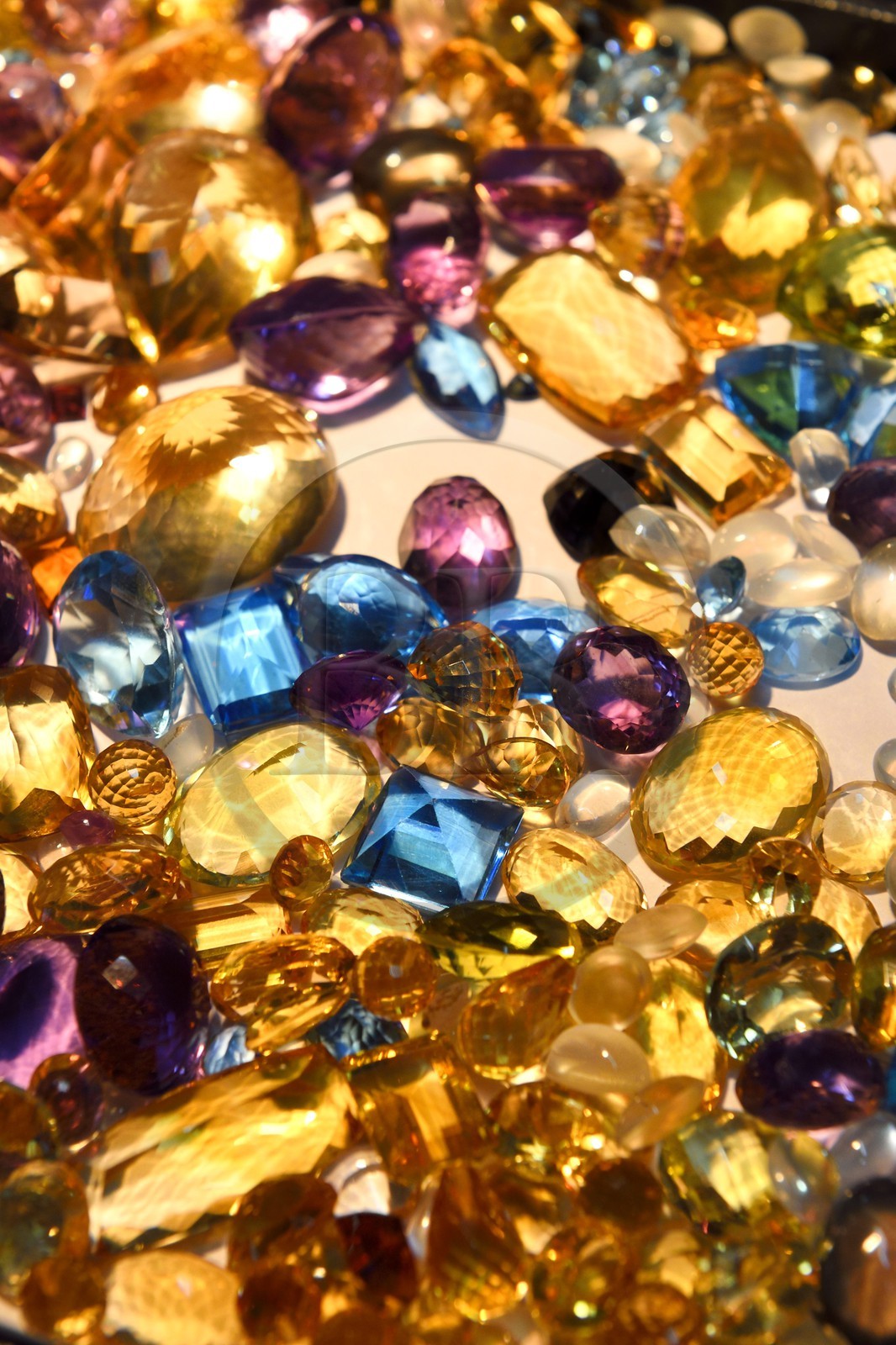 Sri Lanka, Province de Sabaragamuwa, Ratnapura, Jem Bank, pierres semi-précieuses (Saphir, rubis, turquoise, topaze, améthyste, grenat ...)