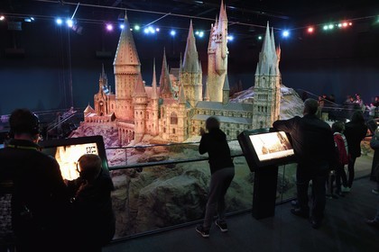 Royaume-Uni, Hertfordshire, Leavesden, Leavesden Film Studios, Harry Potter Studio Tour London, les coulisses du tournage des 8 films de Harry Potter, maquette de l'école de Poudlard