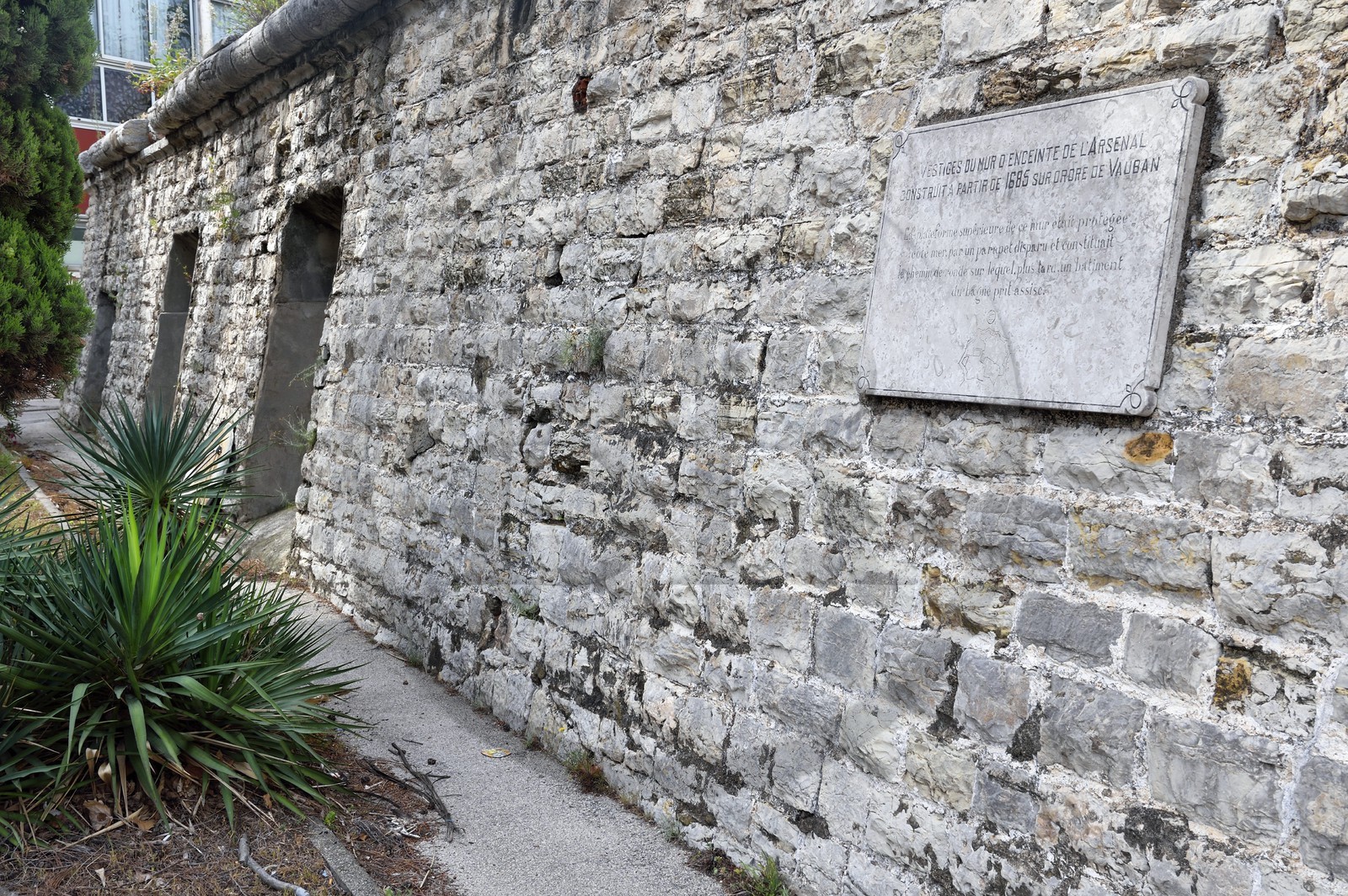 France, Var (83), Toulon, la base navale (Arsenal), vestiges du mur d'enceinte de l'arsenal construit à partir de 1685 sur ordre de Vauban