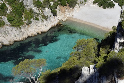 France, Bouches-du-Rhône (13), Marseille, Parc national des Calanques, Calanque d'En-Vau et sa plage (demande d'autorisation nécessaire avant publication)