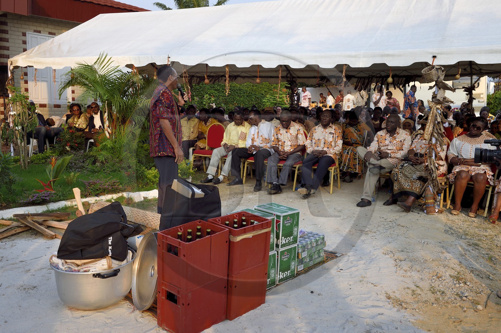 Gabon, Libreville, mariage coutumier, discussions autour de la dot