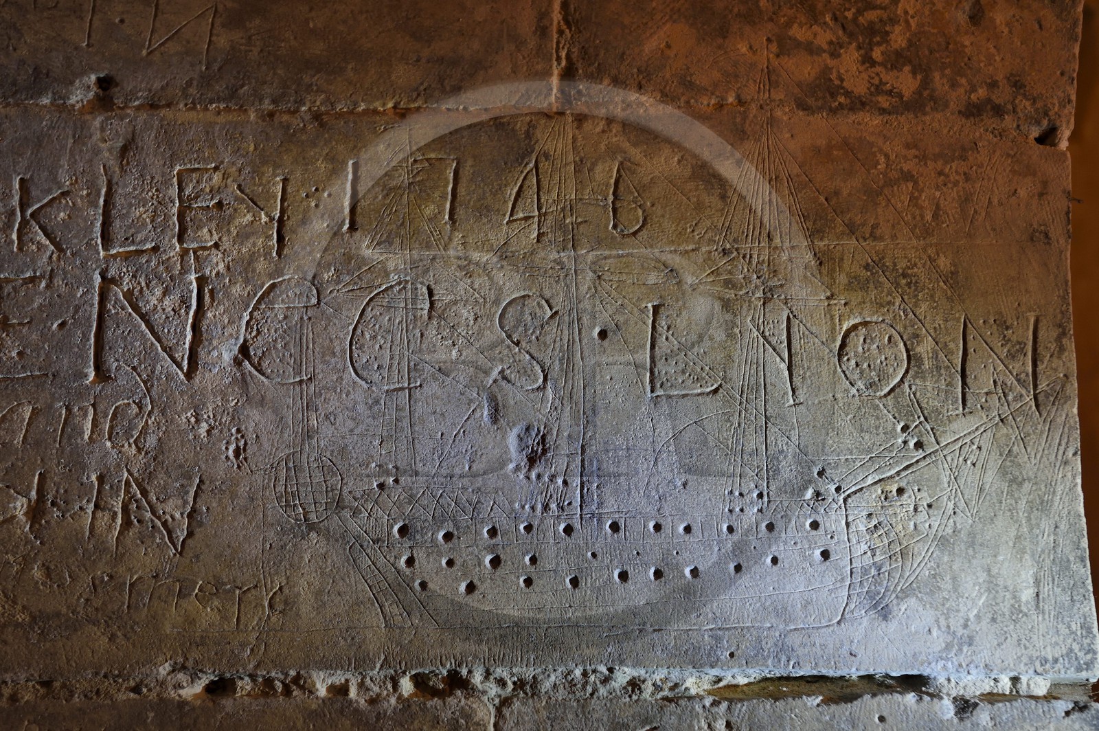 France, Charente-Maritime (17), La Rochelle, la Porte Royale construite entre 1706 et 1723, graffitis de prisonniers anglais dans la salle de garde