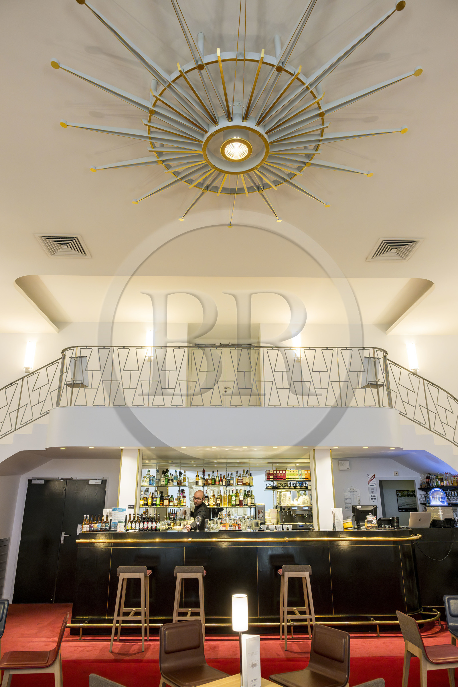 France, Loire-Atlantique (44), Saint-Nazaire, l'Escal'Atlantic dans l'ancienne base sous-marine allemande fait revivre le monde des transatlantiques, reconstitution d'un des bars inspiré du paquebot France (1962)