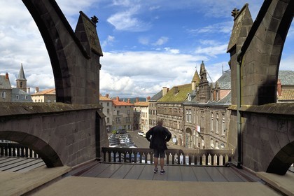 France, Cantal (15), Saint-Flour, la place d'Armes vue depuis les toits de la cathédrale Saint-Pierre