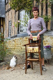 France, Calvados (14), Pays d'Auge, Cambremer, la ferme des Mondeaux, Nicole et Jacques Sablery producteurs de Teurgoule, dessert fait de riz au lait sucré généralement parfumé à la cannelle