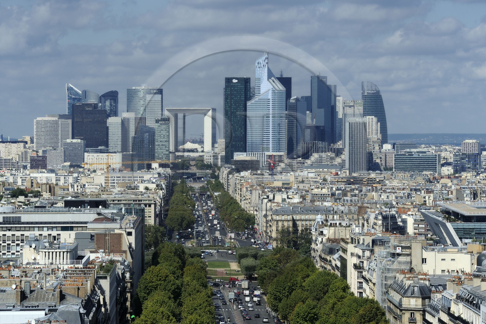 France, Paris (75), l'axe royal de la Concorde à La Défense, avenue de la Grande Armée, vu du haut de l'Arc de Triomphe
