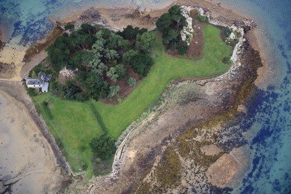 France, Côtes-d'Armor (22), Côte d'Ajoncs, Penvénan, Ile Marquer (vue aérienne)