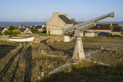 France, Finistère (29), Mer d'Iroise, Ile de Molène, canon de 75 modèle 1897 probablement utilisé comme canon d'alerte du sémaphore voisin