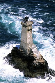 France, Finistère (29), au large de la Pointe du Raz, le phare de la Vieille (vue aérienne)