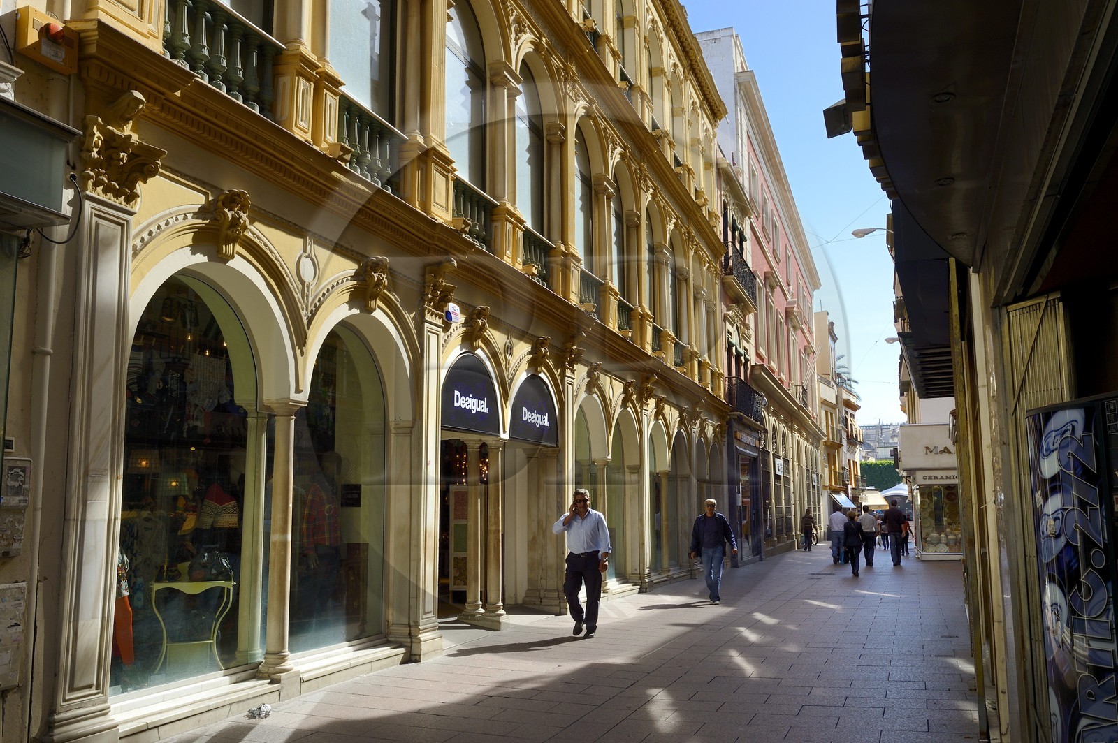 Espagne, Andalousie, Séville, commerces de la calle Sierpes