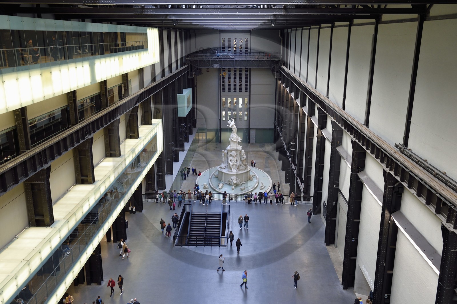 Royaume-Uni, Londres, quartier de Southwark, la Tate Modern, musée d'art contemporain, Fons Americanus, une fontaine de 13 mètres de haut réalisée par l'artiste Kara Walker