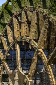 France, Vaucluse (84), L'Isle-sur-la-Sorgue, ancienne roue à aube de moulin à eau