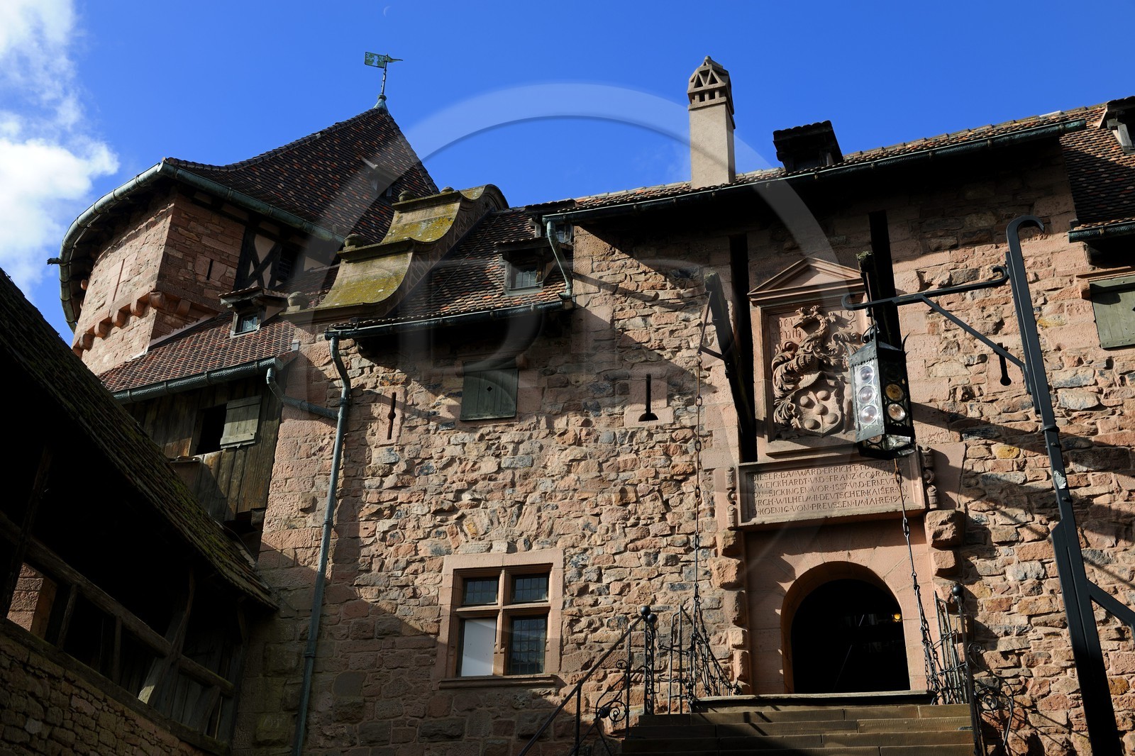 France, Bas-Rhin (67), le château du Haut-Koenigsbourg, façade extérieur du Grand Bastion sur le jardin supérieur