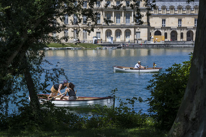 France, Seine-et-Marne, Fontainebleau, castle of Fontainebleau listed as World Heritage by UNESCO, lovers in a boat on the carp pond