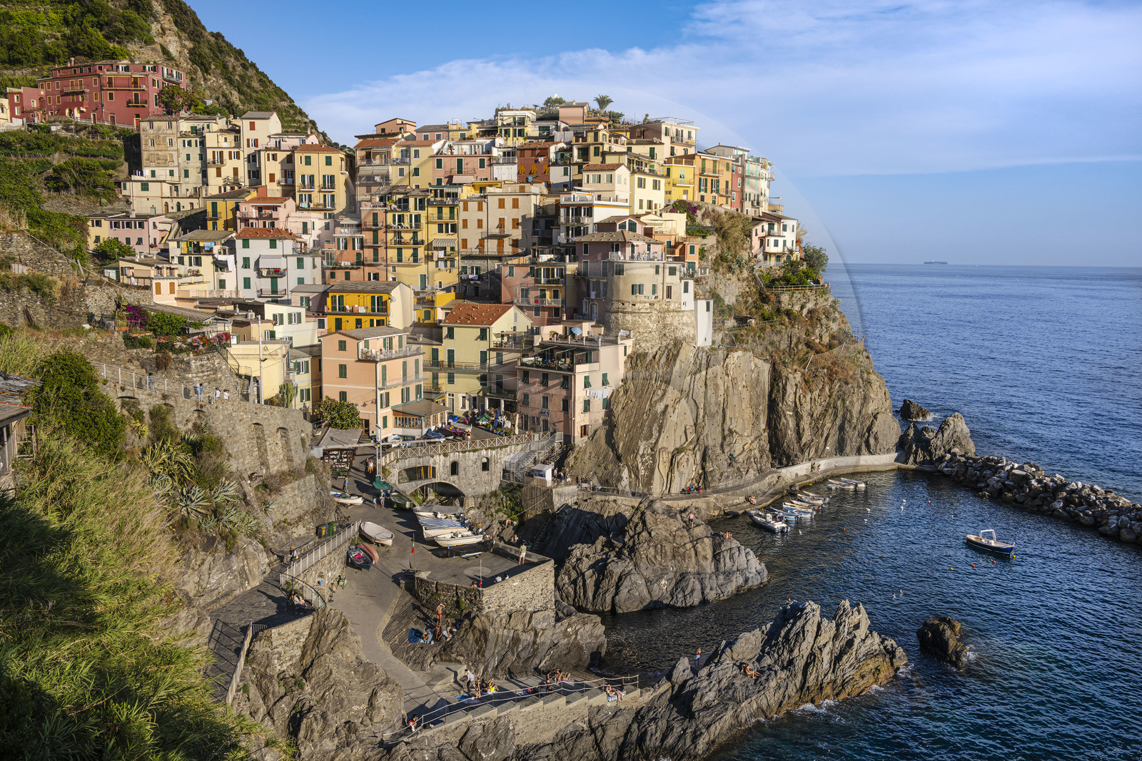 Italie, Ligurie, Cinque Terre, parc national des Cinque Terre classé Patrimoine Mondial de l'UNESCO, village de Manarola et son port