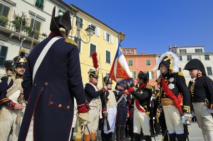 Italie, Ligurie, Sarzana, Napoleon Festival, Napoléon passe en revue les troupes en compagnie du maréchal d'Empire Massena sur la Piazza Matteotti