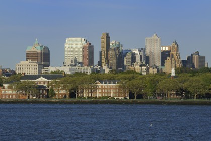 Etats-Unis, New York, Brooklyn et Governors Island au premier plan