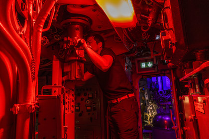 France, Morbihan (56), Lorient, Lorient La Base, ancienne base de sous-marins construite par les Allemands durant la Seconde Guerre mondiale, sous-marin Flore S645 en service de 1964 à 1989 et son musée, central opération et son périscope